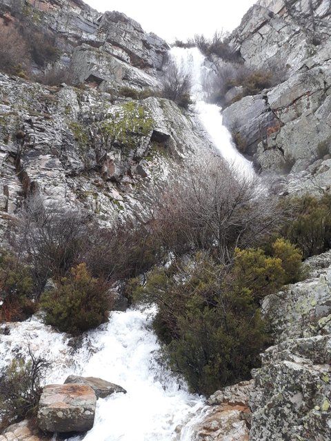 Chorreras de Despeñalagua con el deshilo en Primavera