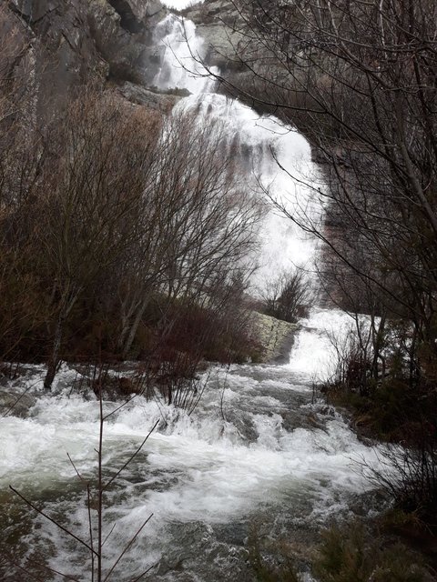 Chorreras de Despeñalagua con el deshilo en Primavera